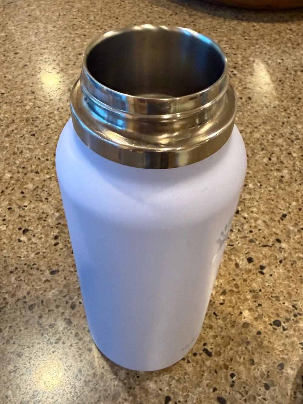 Hydro Flask Powder Periwinkle Bottle with Black Lid 32oz